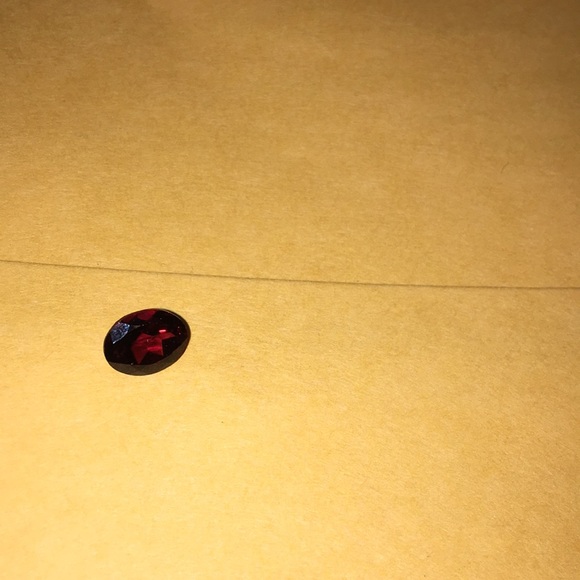 🐶Ben🐶 Beautiful Oval Raspberry Rhodolite Garnet 2.81 carats - Picture 1 of 8